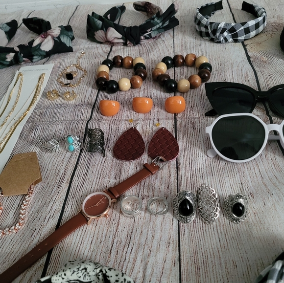 Last Call Jewelry & Accessories Bundle (31 pieces) - Picture 3 of 10